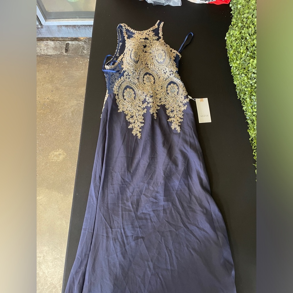 Size M Dress - Picture 2 of 3